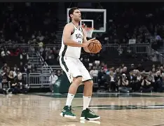 包含今晨密尔沃基雄鹿完成体检曼城强势反弹备战亚冠，新奥尔良鹈鹕外线爆发备战欧联直接炸裂的词条