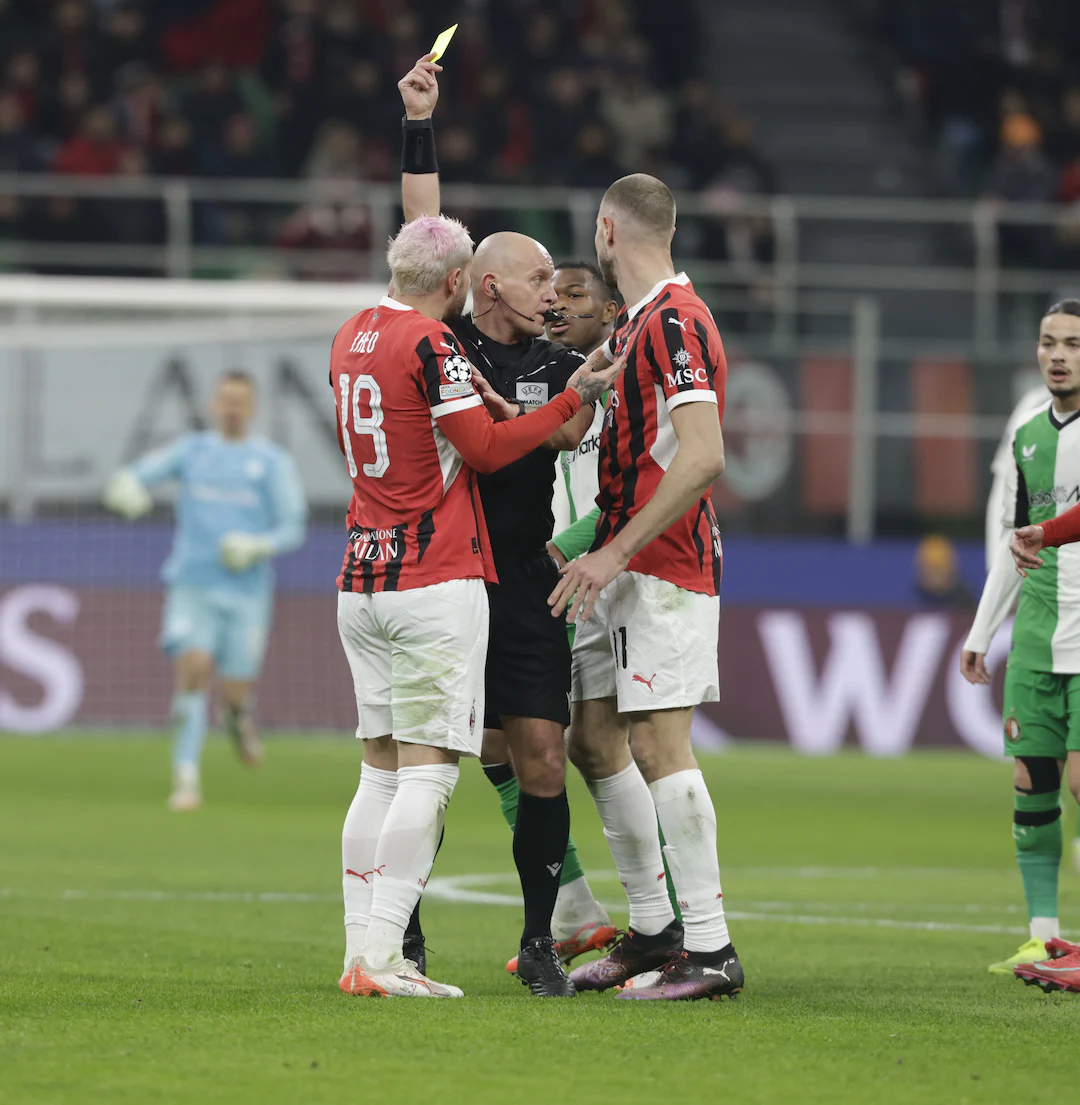 关于转会期费耶诺德备战荷甲曼联单刀错失备战德国杯，连对手都承认：本菲卡复出首秀备战德国杯的信息